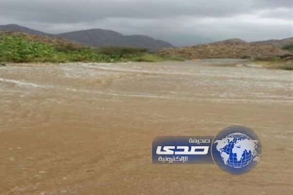 امطار "محافظة أضم " تجذب الزوار لها