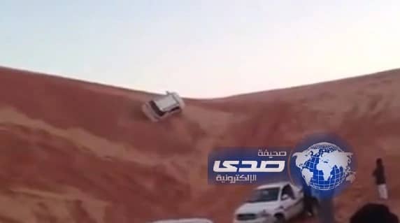 بالفيديو حادث انقلاب جيب في طعوس الأخوين بالخرج