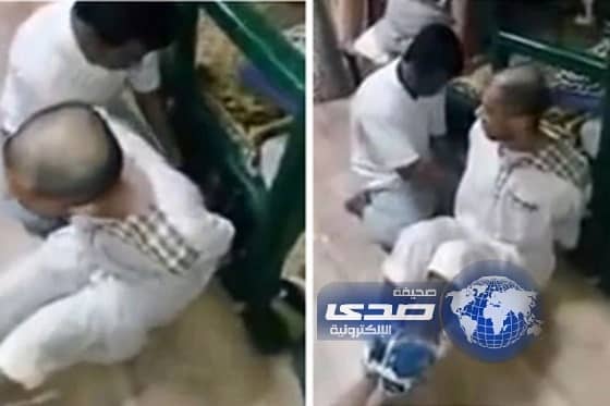 بالفيديو: ثلاث جهات تتولى التحقيق في مساجين يعذبون زميلهم 