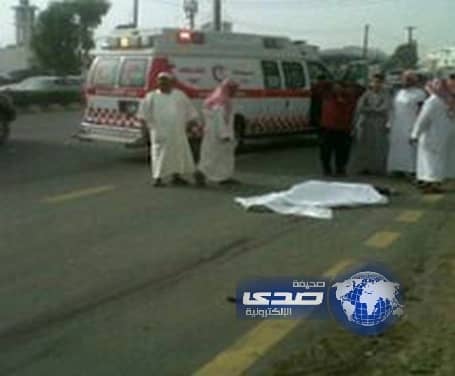 حدث يدهس وافدا ووالده يسلمه للشرطة