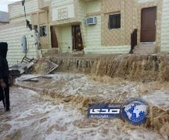 بالصور والفيديو.. هطول أمطار غزيرة على أملج والوجه