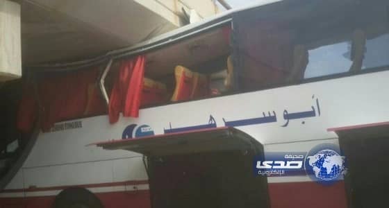  إصابة 5 باصطدام باص يقل معتمرين بجسر مشاة بمكة