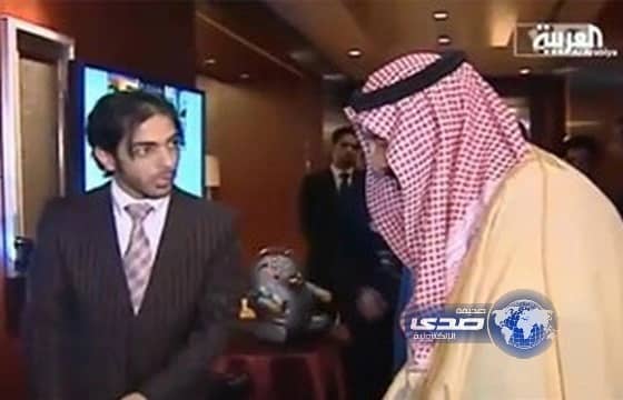 بالفيديو.. سمو ولي العهد يمازح مبتعثاً سعودياً باليابان بتذكيره بشعر ابن قبيلته