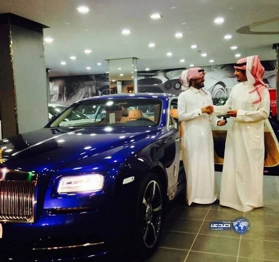 الأمير الوليد يهدي نجم الكيك "مرعي" سيارة "رولزرايز" (صور)