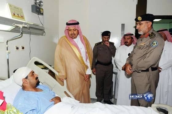 وكيل إمارة نجران يطمئن على صحة أحد أفراد أمن الطرق 