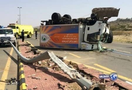 إنقلاب شاحنة ونجاة قائدها ببارق 