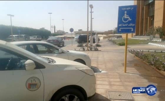 ممرضة تتبرع ببدل العدوى لتنفيذ مواقف للمعوقين