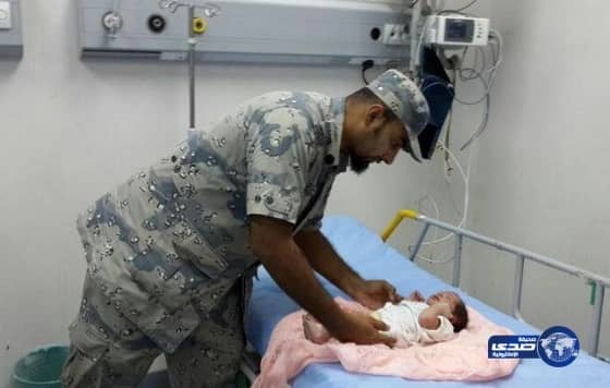  العثور على طفلة حديثة الولادة بداخل كرتون