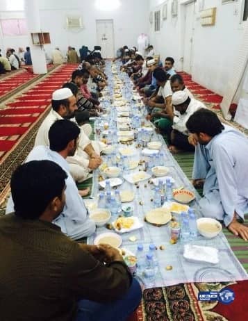 بالصور صدى ترصد "إفطار الصائمين " بجوامع ومساجد محافظة العيص‎