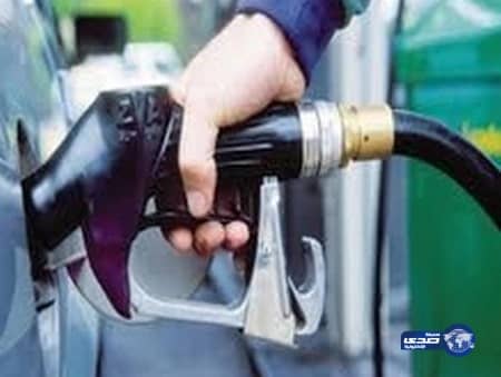  إصابة 3 أشخاص إثر اندلاع حريق في سيارة أثناء تعبئة البنزين