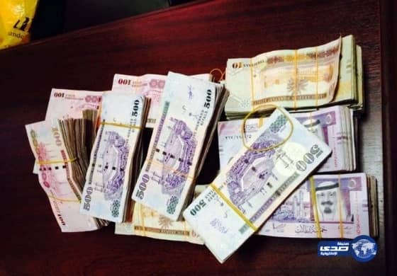 أمن طرق المدينة يقبض علي مقيم عربي وبحوزتة أكثر من مائتين ألف ريال‎