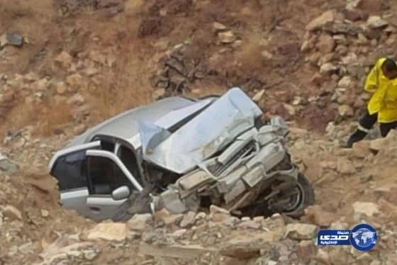 بالصور: سقوط سيارة من مرتفع الفقرة يستنفر الهلال الأحمر بالمدينة المنورة‎