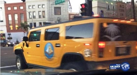 سيارة همر عليها شعار الهيئة في أمريكا تذكِّر بأوقات الصلاة