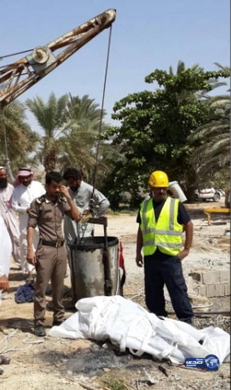 بالصور مصرع عاملين إثر سقوطهما في بئر بـ "أملج"