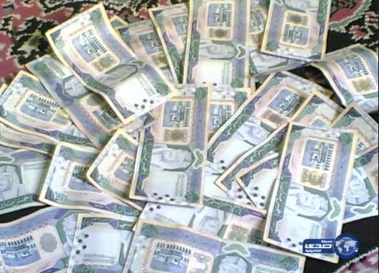 مسنة تهدي سارق ​ منزلها ​8 آلاف ريال في حائل