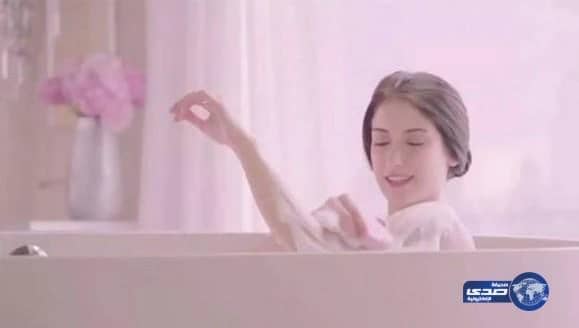  التركية هازال كايا "فريحة " في مسلسل " العشق الممنوع" تسهدف "العرب" باعلان من داخل حوض الإستحمام