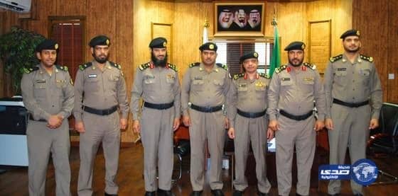 مدير سجون المدينة المنورة يقلد أحد الضباط رتبته الجديدة