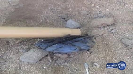 فيديو : راقٍ شرعي يستخرج سحراً مدفوناً من حديقة عامة في صامطة