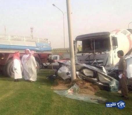 انحراف خلاطة إسمنت يصرع مواطنًا ويحيل سيارته لحطام في الجبيل 