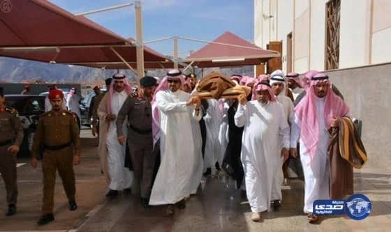  سمو أمير منطقة حائل يؤدي الصلاة على شهيد الواجب تركي الرشيد