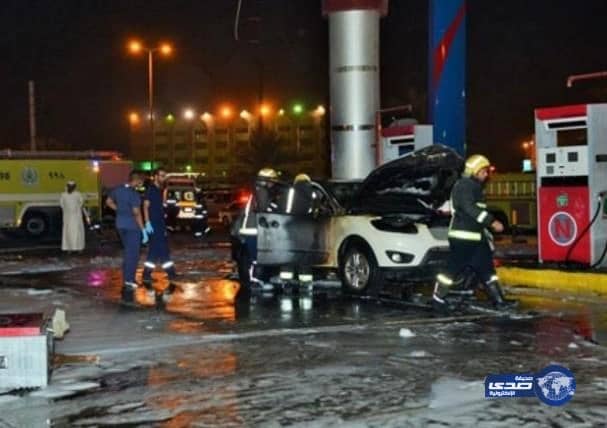 احتراق مركبة بمحطة بنزين على طريق الخليج 