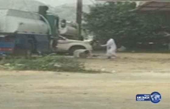  بالفيديو:مضاربة "شيبان"سال فيها الدم استخدم فيها الحجارة 