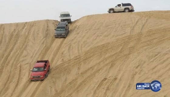 بالصور:هواة التطعيس وركوب الخيل يجذبون الأنظار في بر العيون‎