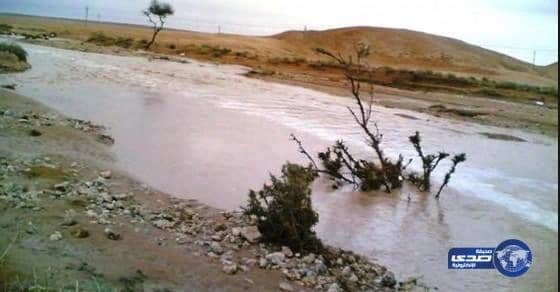 مدني تبوك يُحذر من المجازفة بقطع الأودية أو التواجد في مصارف السيول
