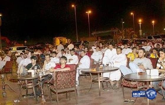 لجنة حكومية تُلزم المقاهي بتشغيل قنوات التلفزيون السعودي و"عرب سات" فقط