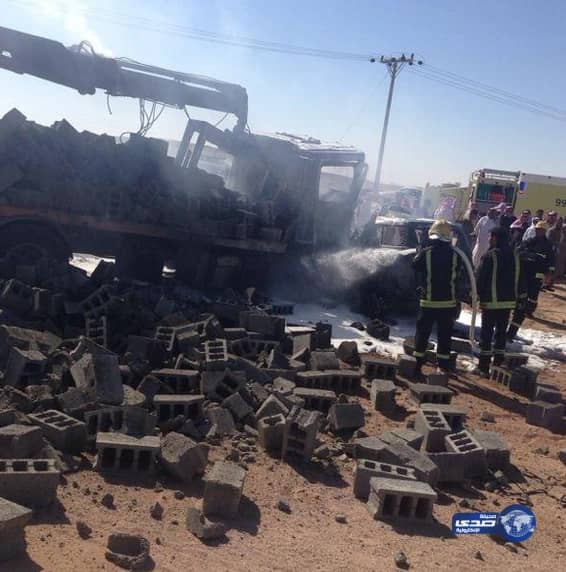 مصرع رجل وامرأة في اصطدام "جيب" بشاحنة على طريق الدوادمي - عرجاء