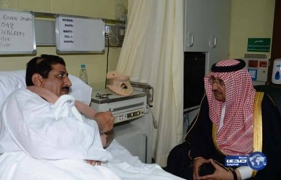  وزير الداخلية يطمئن على صحة العقيد سالم العنزي