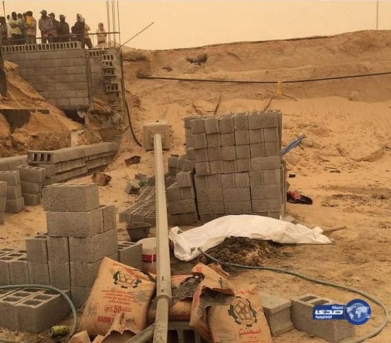  مصرع عامل سقط عمود إنارة على رأسه بسبب الرياح