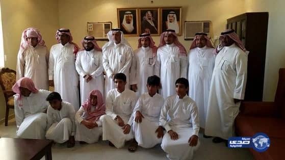 معلمو وطلاب الامير نايف يبايعوا خادم الحرمين الشريفين 