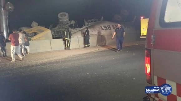 انقلاب شاحنة يصيب قائدها بإصابات متوسطة‎ في المدينة