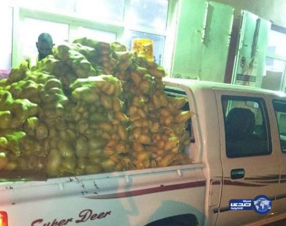 بالصور.."بلدية العيص" تصادر أطعمة فاسدة‎