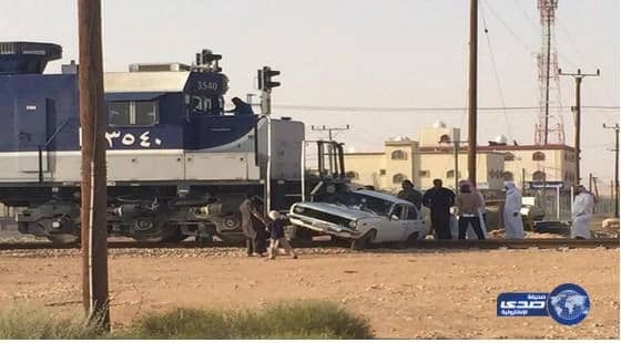 قائد سيارة يصطدم بقطار في الخرج