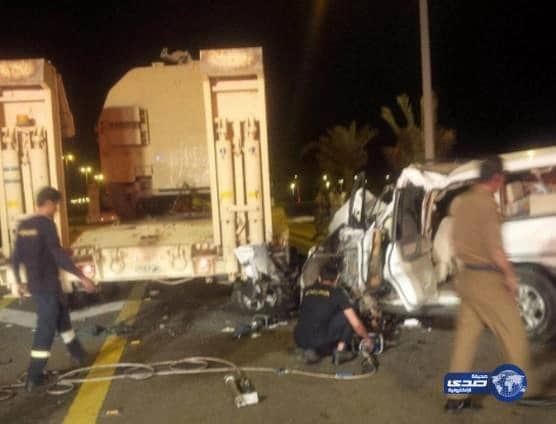 اصابة حرجة في حادث عند مدخل مدينة الوجه 