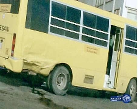 إصابة طالبتين بحادث حافلة نقل مدرسي بالخبر