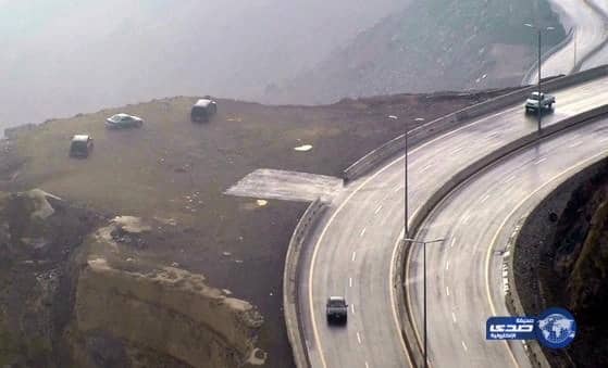  الأرصاد ومدني الطائف ينبهان من سحب رعدية ممطرة