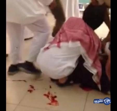 بالفيديو:طعن شاب في الظهران مول