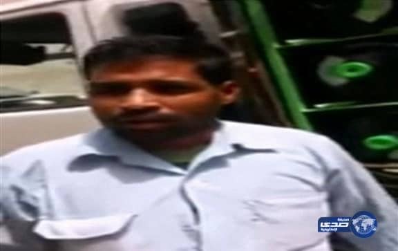 بالفيديو: مواطن يضبط عامل توصيل مياه “يتبوّل” داخل حافظات الماء بالمنازل