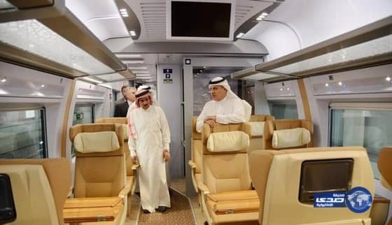 بالصور.. وزير النقل يتفقد مشروع قطار الحرمين بالمدينة المنورة