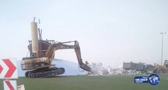 إزالة أعمدة دوار السفينة يثير التكهنات بالأحساء 