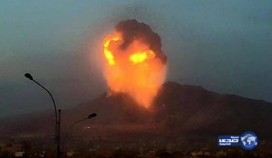 فيديو "مرعب" يهز صنعاء بعد استهداف التحالف مخزن أسلحة في جبل نقم