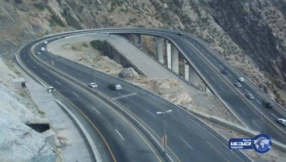 إغلاق طريق الهدا بسبب الأمطار الغزيرة على الطائف  