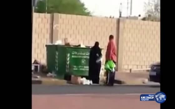 بالفيديو:مواطن يكشف حيلةً جديدةً لمتسولة لاستدرار عطف الناس