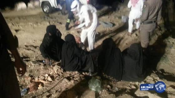 6 وافدات يعلقن بمنحدر خطر بالهدا أثناء محاولتهن الهرب من التفتيش (صور)