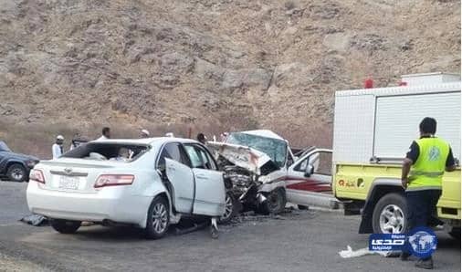 مصرع وإصابة 4 جراء حادث مروِّع بأضم