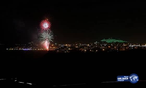 كورنيش الضباب يخطف أنظار زوار أبها