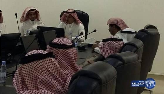 محافظة أبو عريش تناقش وسائل معالجة تراكم النفايات.